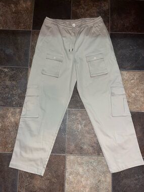 ALO Yoga Men's Cargo Sweatpants - Light Beige Utility Joggers